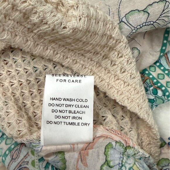 NEW MEDIUM Davi & Dani Thermal Flower Patchwork Appliqué Balloon Sleeve Top - Picture 10 of 10